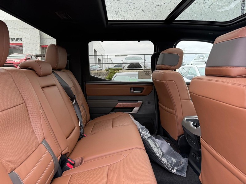 Toyota Tundra 4WD Vehicle Image 04