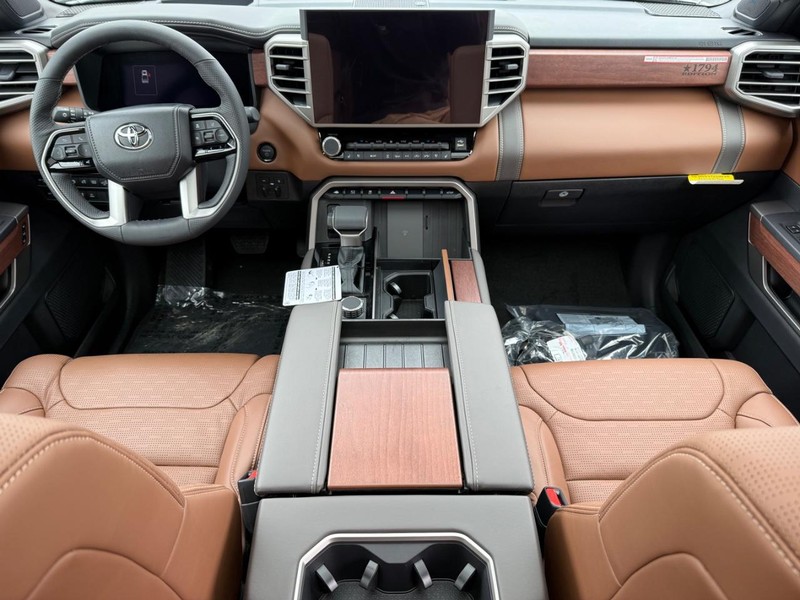 Toyota Tundra 4WD Vehicle Image 06