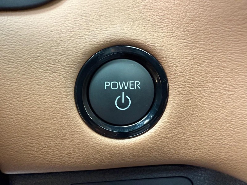 Toyota Tundra 4WD Vehicle Image 10