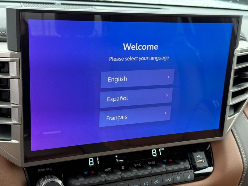 Toyota Tundra 4WD Vehicle Image 12