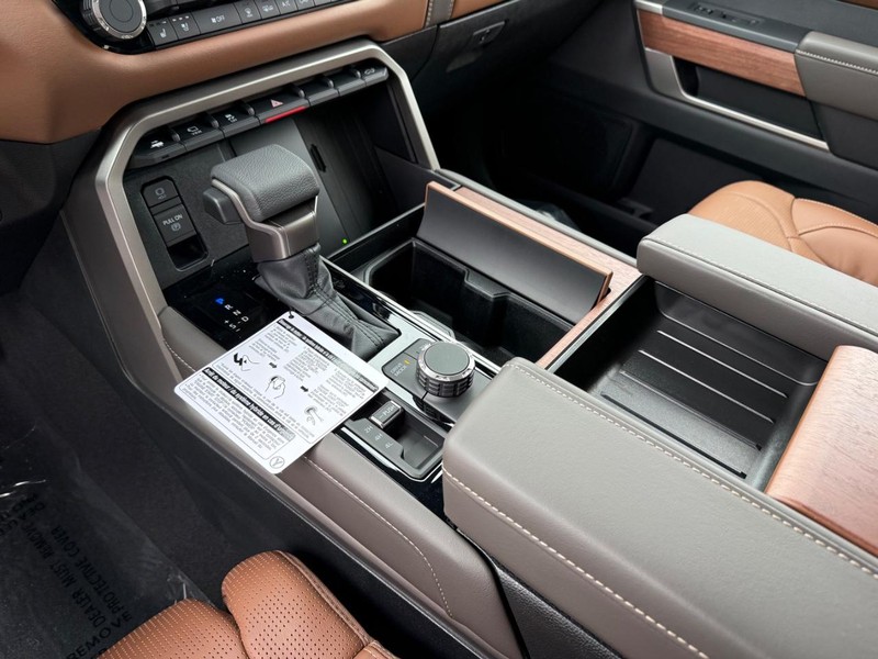 Toyota Tundra 4WD Vehicle Image 15