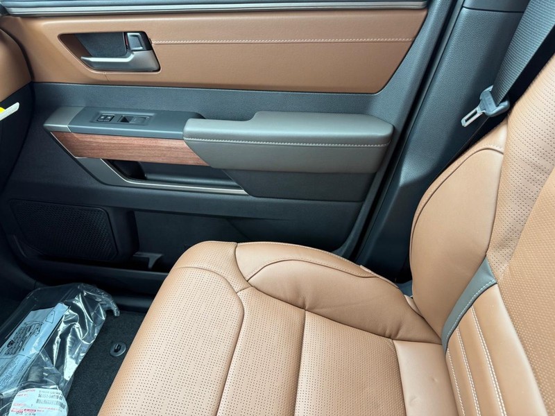 Toyota Tundra 4WD Vehicle Image 16