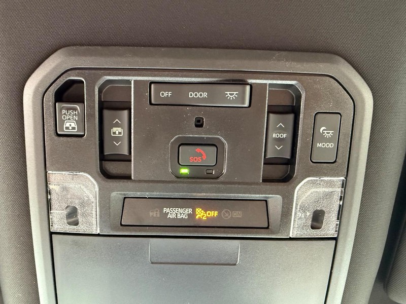 Toyota Tundra 4WD Vehicle Image 17