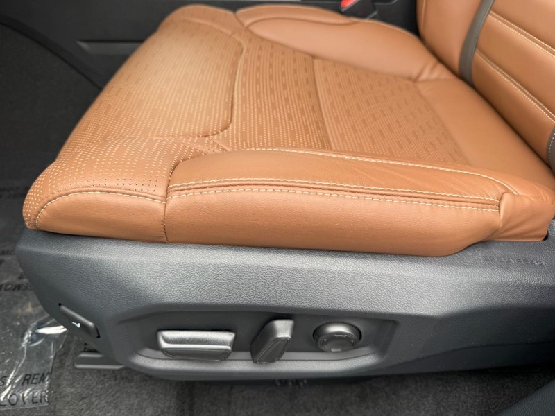 Toyota Tundra 4WD Vehicle Image 21