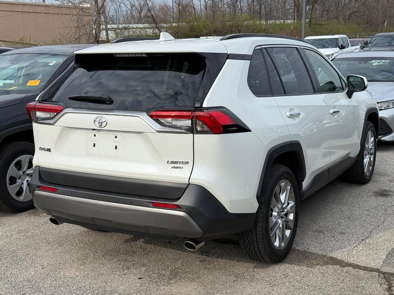 Toyota RAV4 Vehicle Image 04