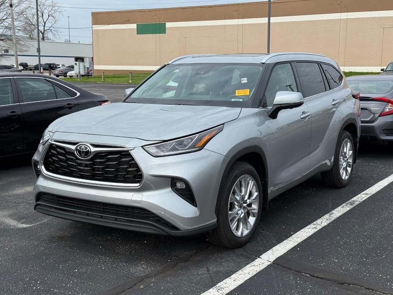 Toyota Highlander Vehicle Image 02