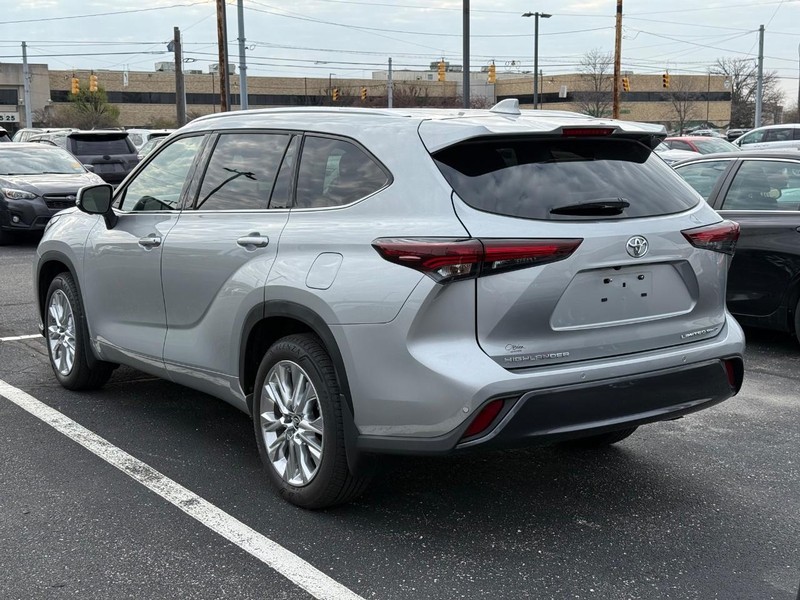 Toyota Highlander Vehicle Image 03