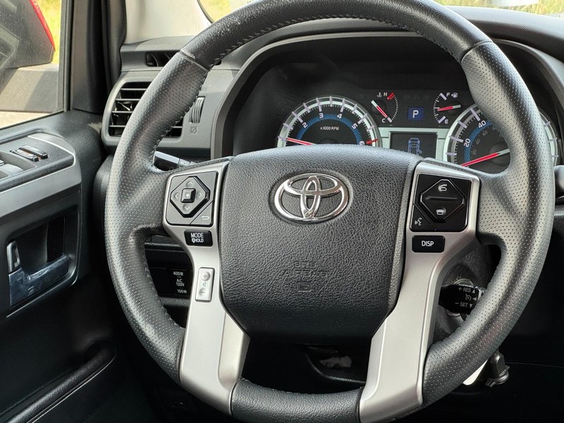 Toyota 4Runner Vehicle Image 12