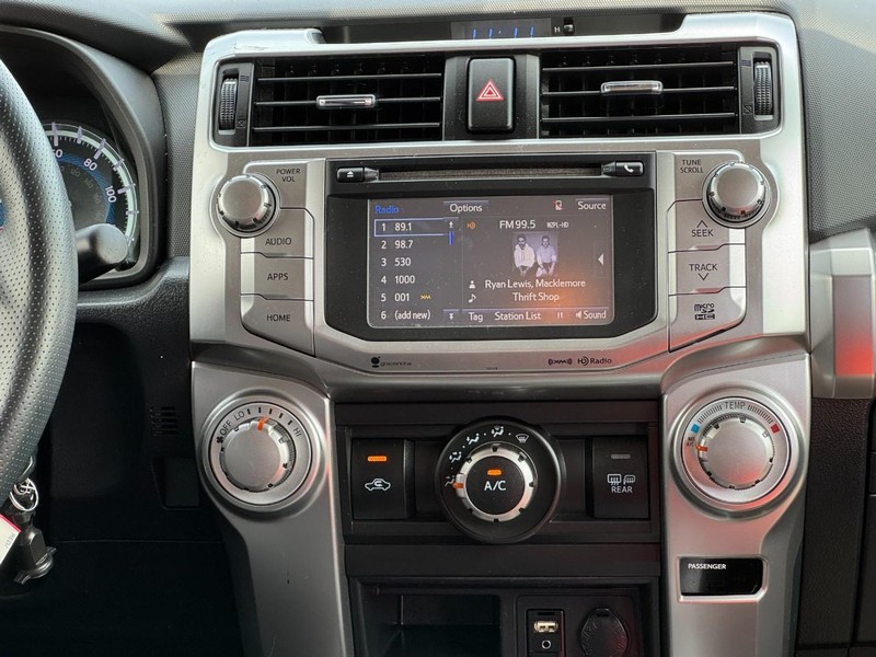 Toyota 4Runner Vehicle Image 13