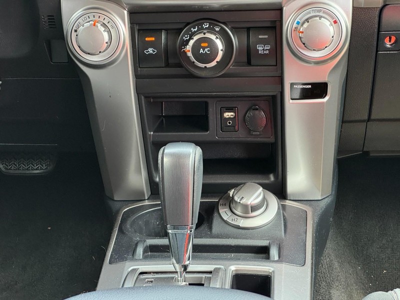 Toyota 4Runner Vehicle Image 14