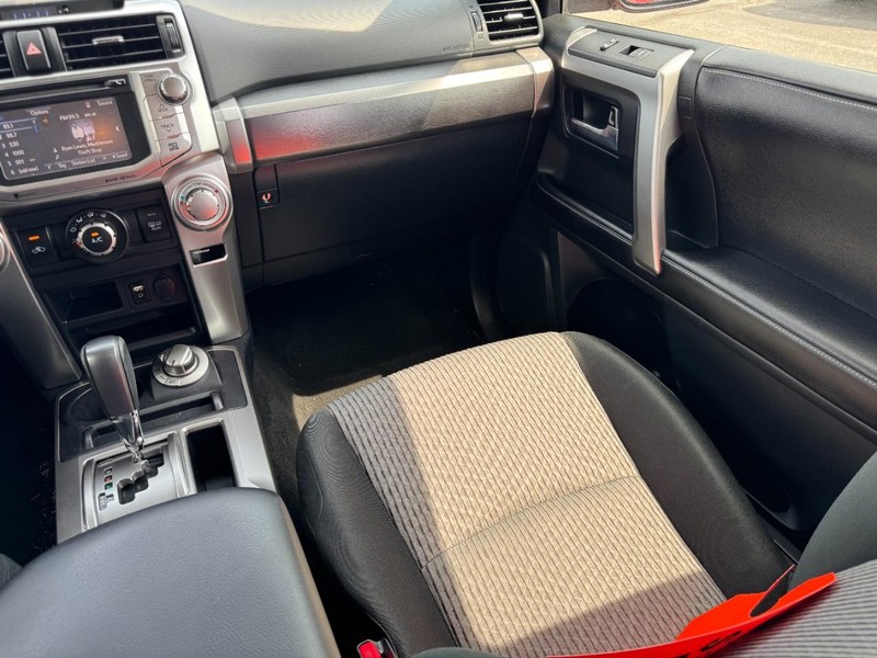 Toyota 4Runner Vehicle Image 15