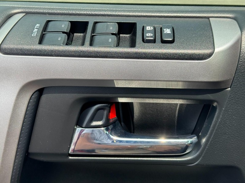Toyota 4Runner Vehicle Image 21