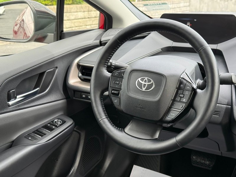Toyota Prius Vehicle Image 12