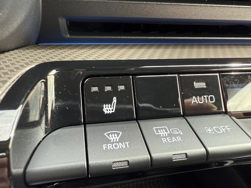 Toyota Prius Vehicle Image 16