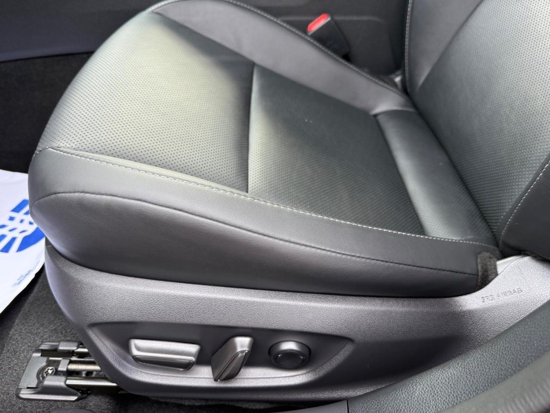 Toyota Prius Vehicle Image 25