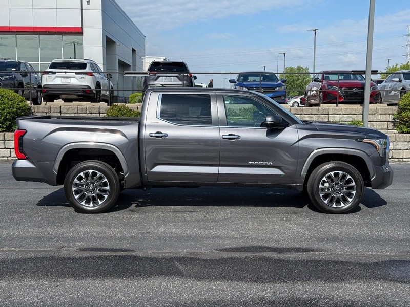 Toyota Tundra 4WD Vehicle Image 02