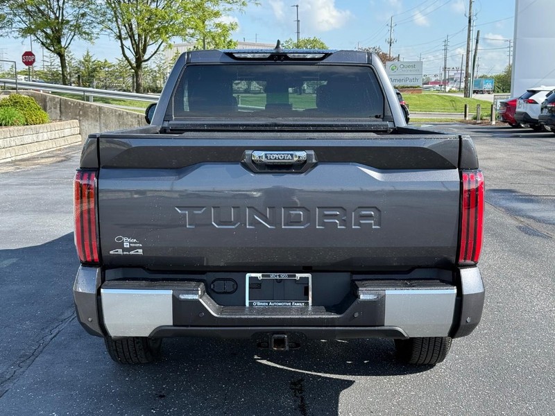 Toyota Tundra 4WD Vehicle Image 04