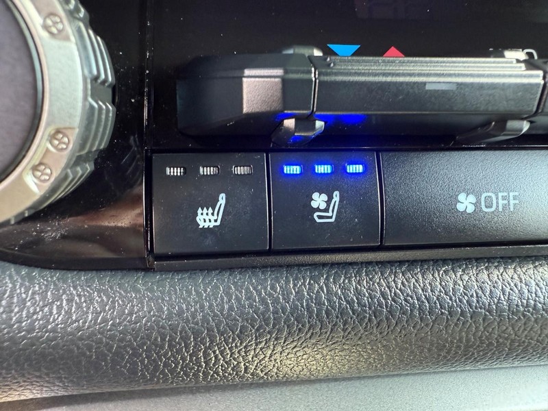 Toyota Tundra 4WD Vehicle Image 17