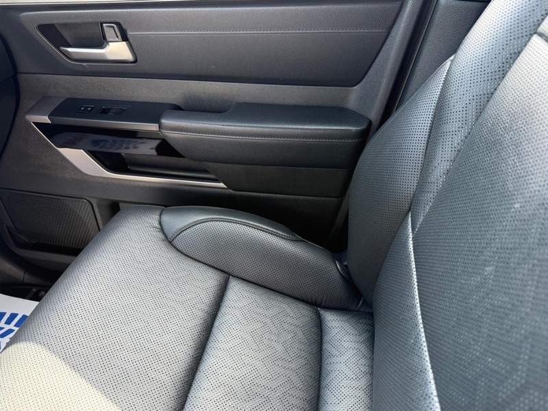 Toyota Tundra 4WD Vehicle Image 21