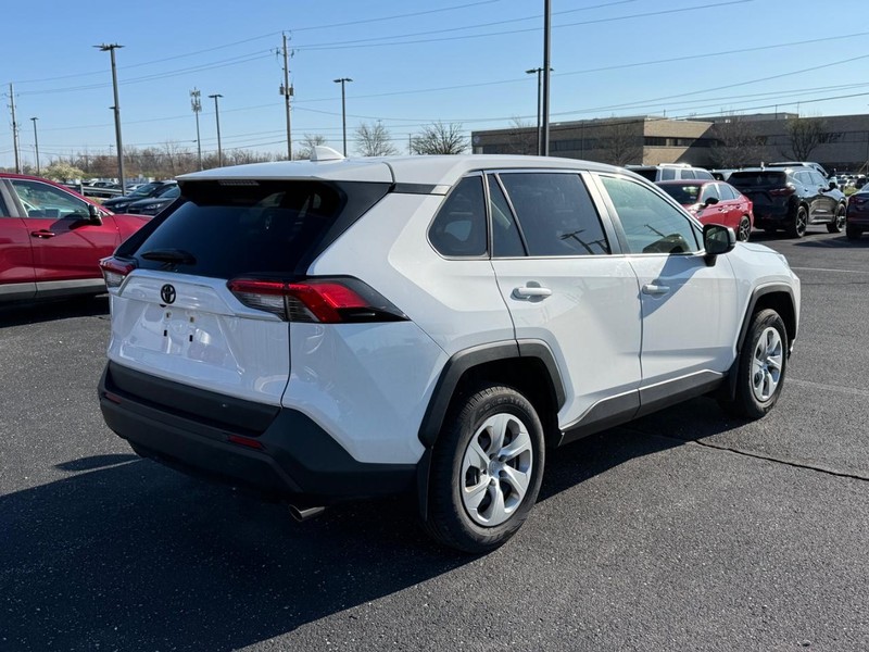 Toyota RAV4 Vehicle Image 04