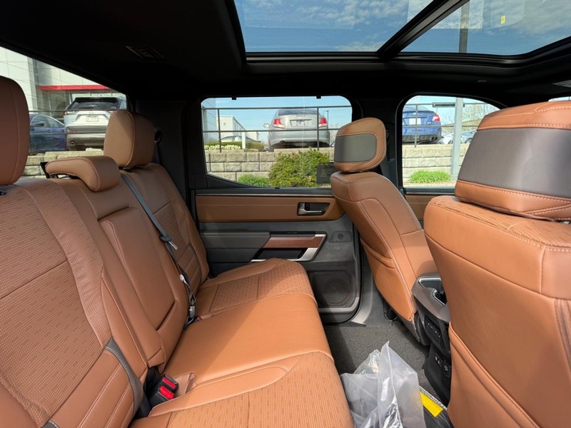 Toyota Tundra 4WD Vehicle Image 04