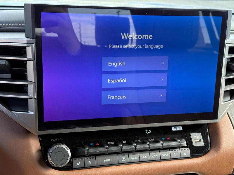 Toyota Tundra 4WD Vehicle Image 12