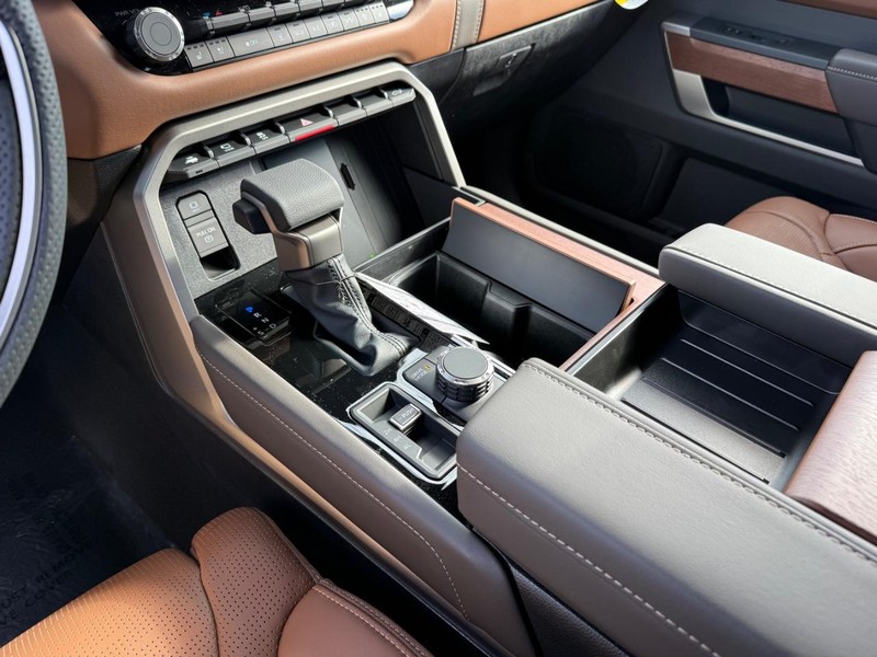 Toyota Tundra 4WD Vehicle Image 14