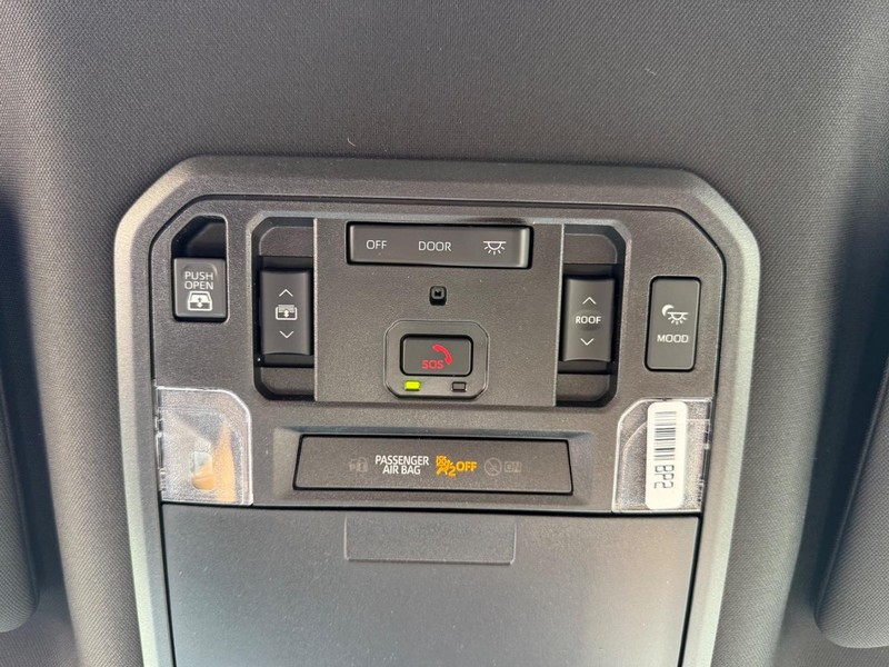 Toyota Tundra 4WD Vehicle Image 16