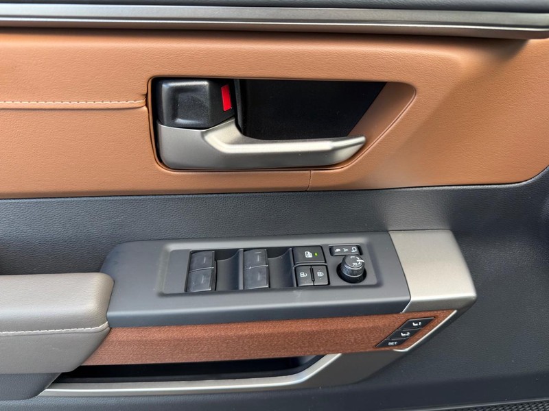 Toyota Tundra 4WD Vehicle Image 19