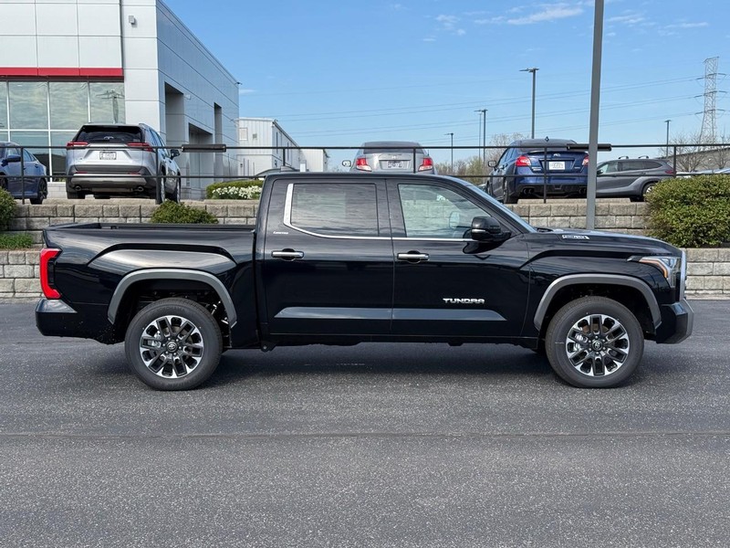 Toyota Tundra 4WD Vehicle Image 02