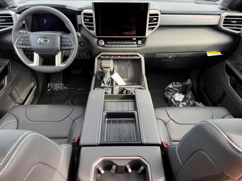 Toyota Tundra 4WD Vehicle Image 06