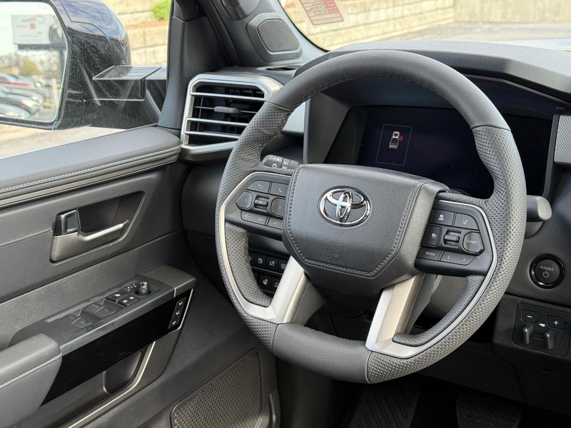 Toyota Tundra 4WD Vehicle Image 07