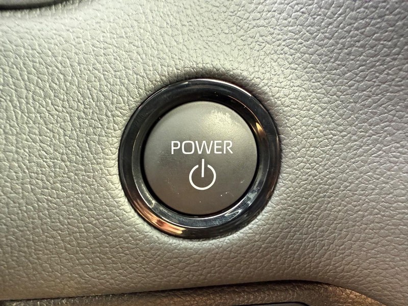 Toyota Tundra 4WD Vehicle Image 10