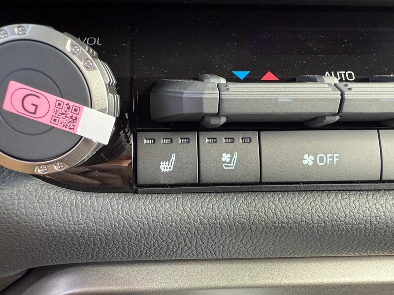 Toyota Tundra 4WD Vehicle Image 11