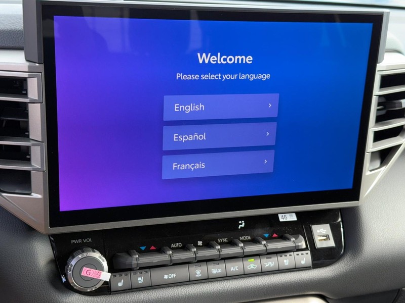 Toyota Tundra 4WD Vehicle Image 12