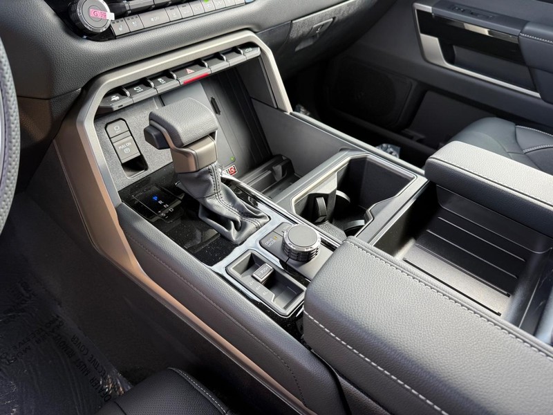 Toyota Tundra 4WD Vehicle Image 14