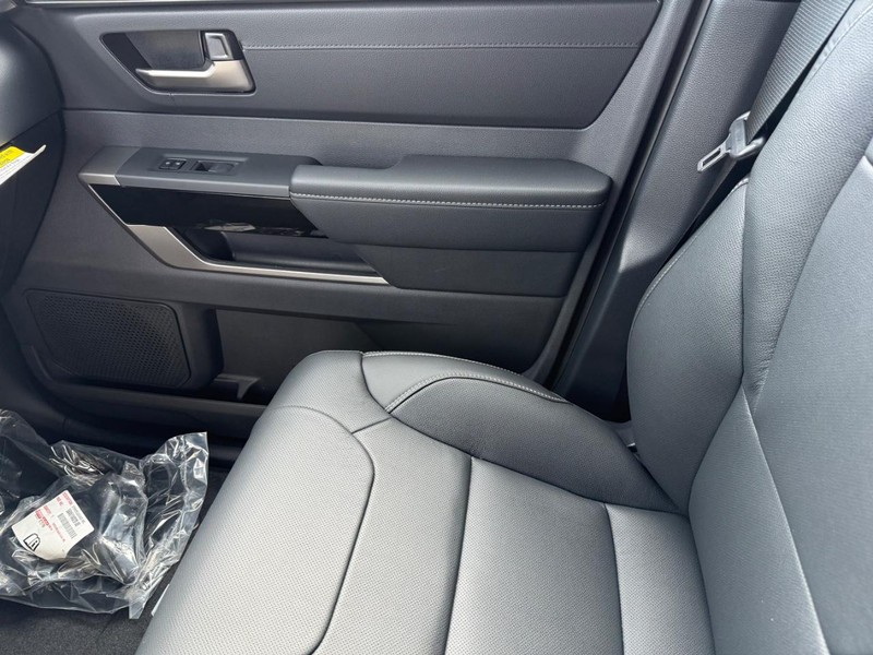 Toyota Tundra 4WD Vehicle Image 15