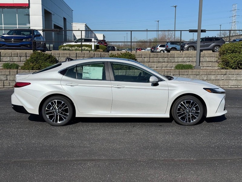 Toyota Camry Vehicle Image 02