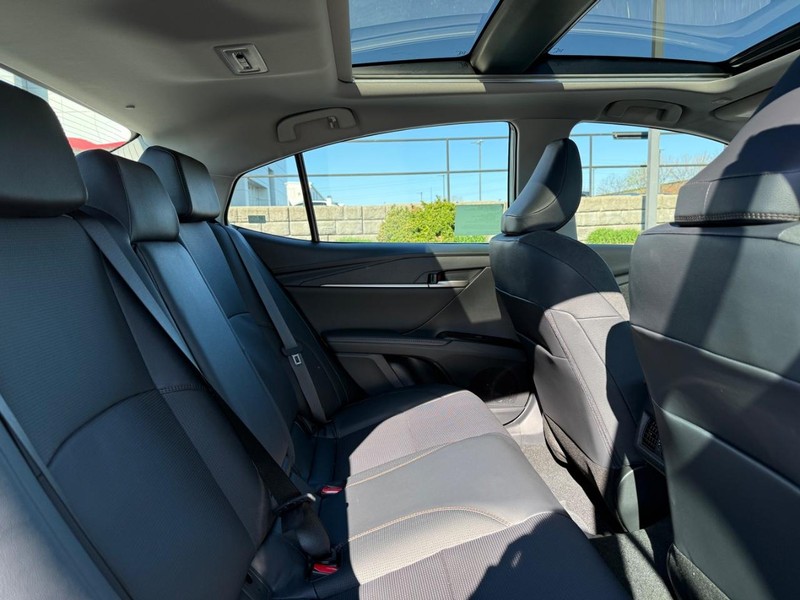 Toyota Camry Vehicle Image 04