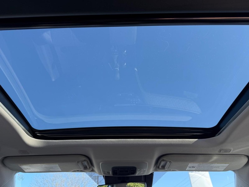 Toyota Camry Vehicle Image 05