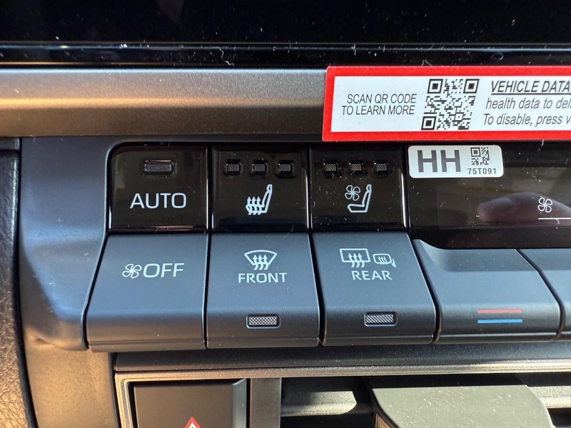 Toyota Camry Vehicle Image 11