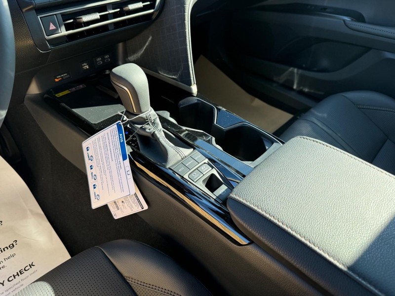 Toyota Camry Vehicle Image 14