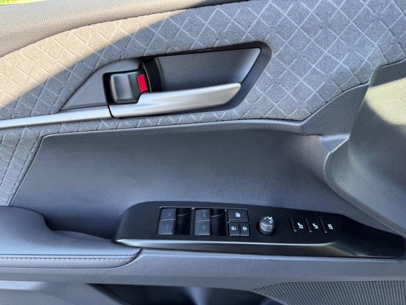 Toyota Camry Vehicle Image 19