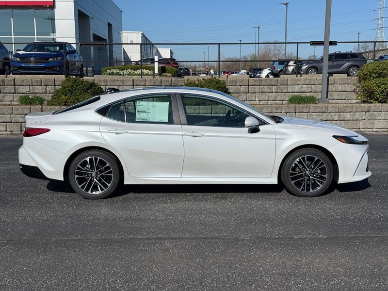 Toyota Camry Vehicle Image 02