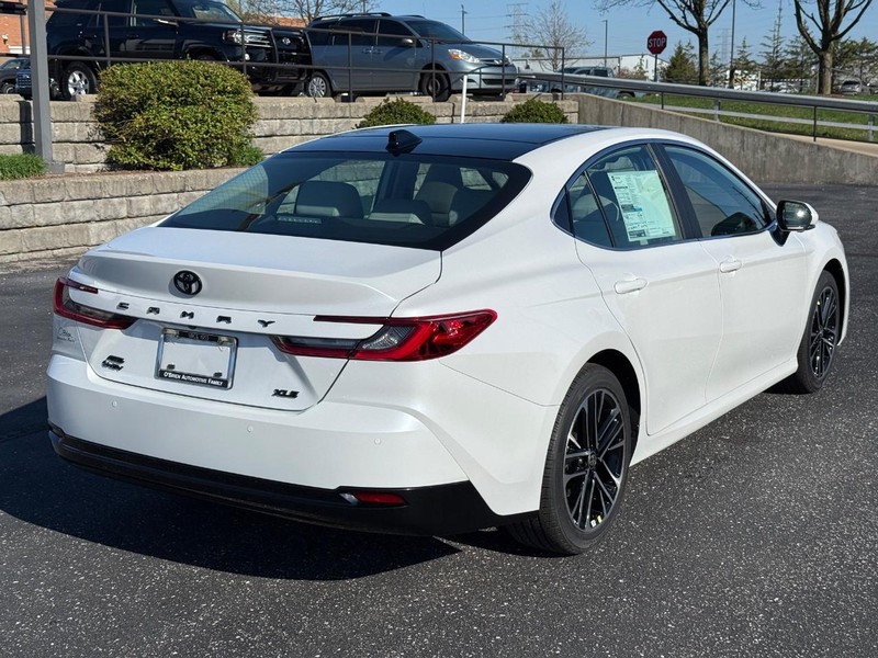 Toyota Camry Vehicle Image 03