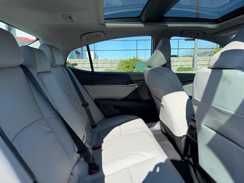 Toyota Camry Vehicle Image 04