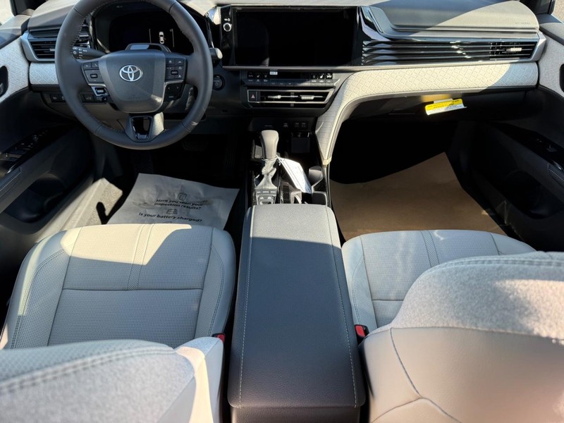 Toyota Camry Vehicle Image 06