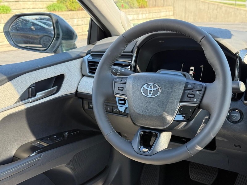 Toyota Camry Vehicle Image 07