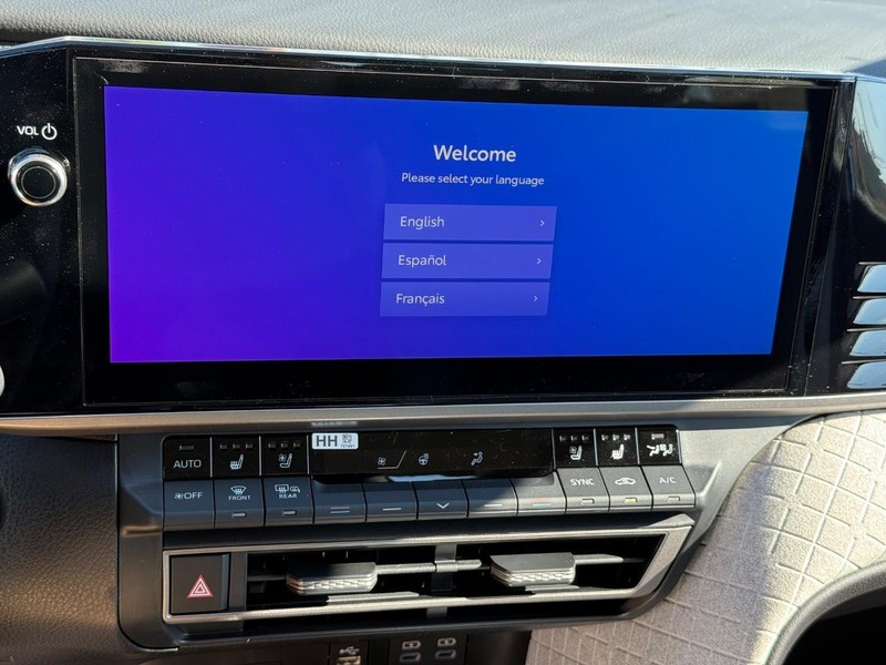 Toyota Camry Vehicle Image 12