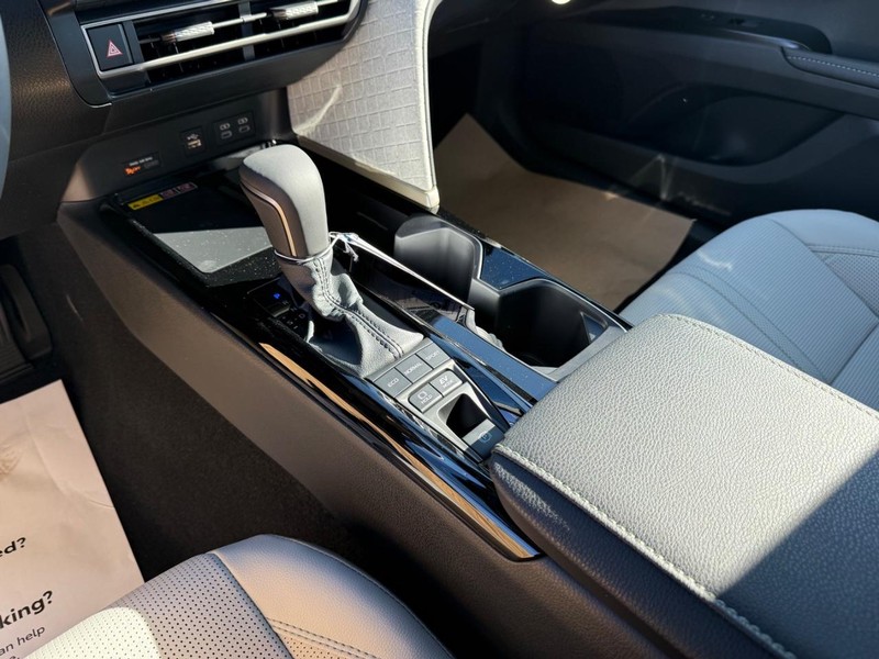 Toyota Camry Vehicle Image 14